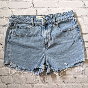 Pacsun Lightwash high waisted  raw hem mom short W 30